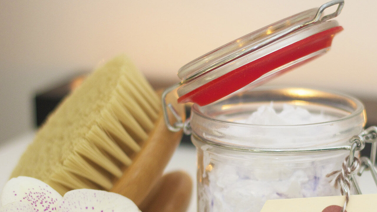 Luxy® Hair - 3 Easy DIY Coconut Oil Scrub Recipes You Will Love