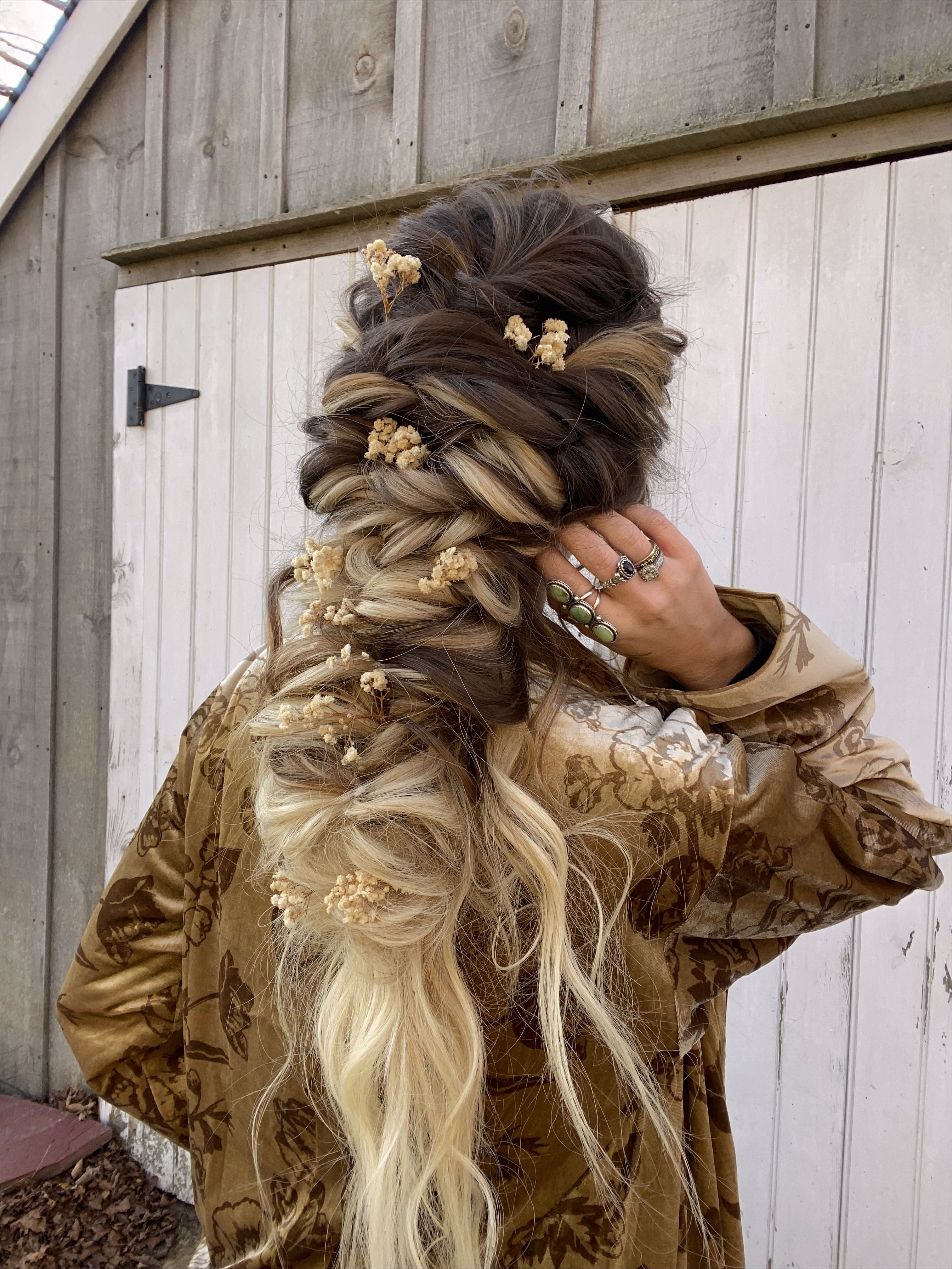 Wearing 24" Classic Clip-Ins in <a href="https://wwwluxyhaircom/products/24-classic-beige-blonde-balayage-clip-ins-24-240g?from=toriebliss"> Beige Blonde Balayage </a> image