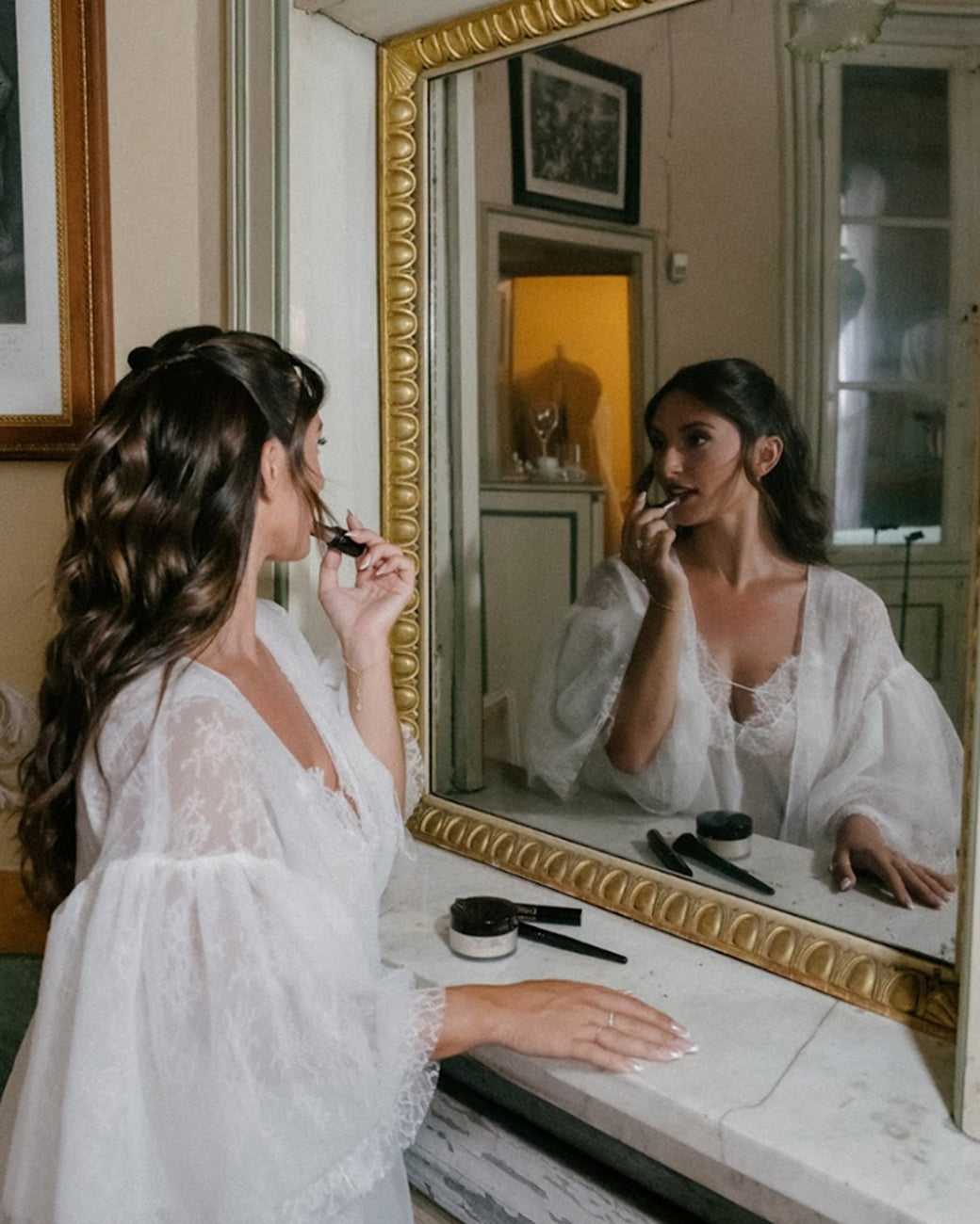 Lifestyle photo of Romantic look