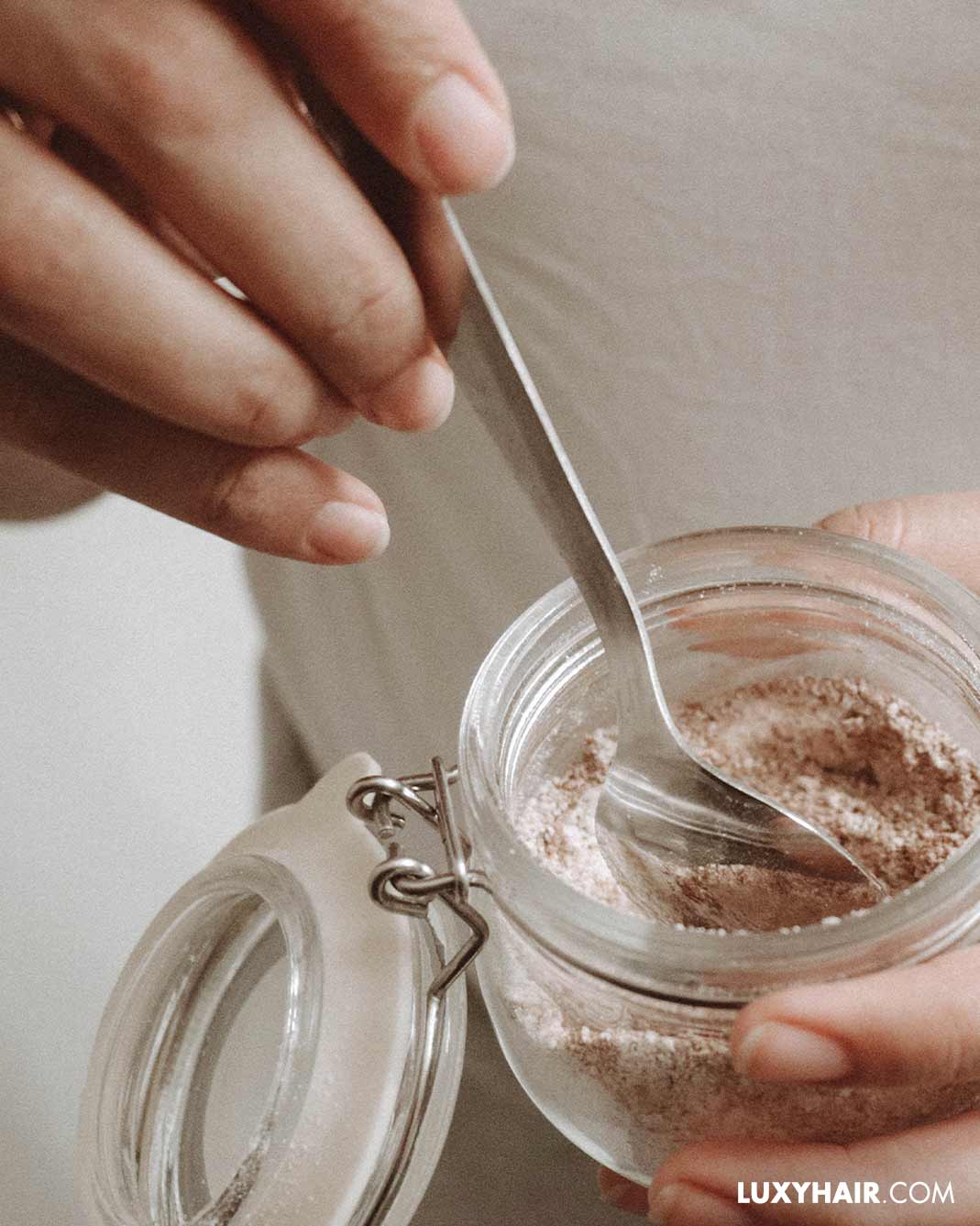 DIY Dry Shampoo 5 DIY Dry Shampoo Recipes For All Hair Colors